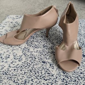 Deflex Comfort - Size 6.5 - Pale pink zip in the back heel sandals